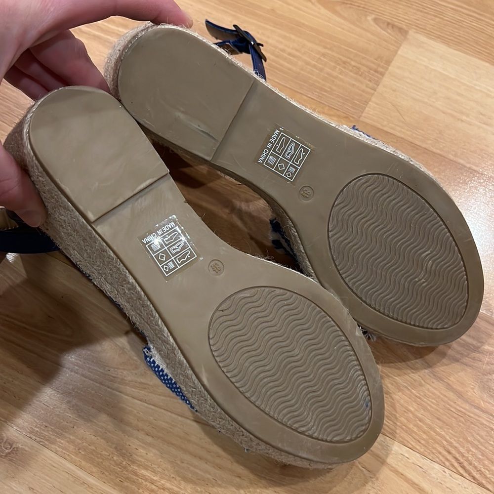Blue Striped Strappy Wedges 8.5 - Picture 8 of 9